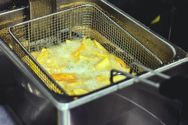Frituurpan schoonmaken