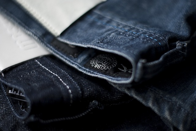 Zwarte broek wassen
