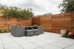 Tuintegels schoonmaken