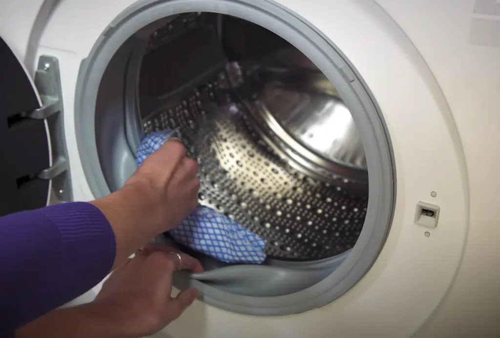 Deurrubbers van de machine schoonmaken